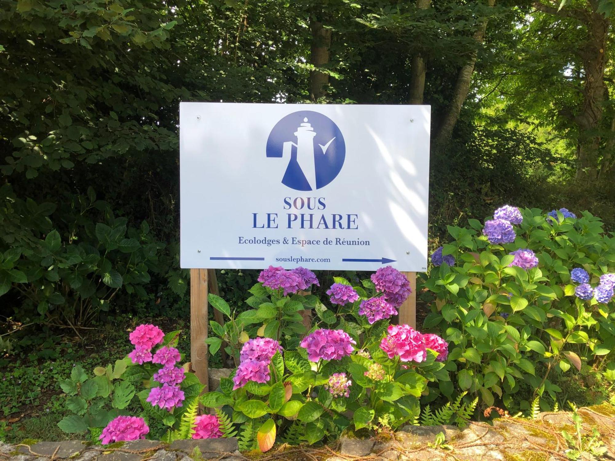 Les Ecolodges Sous Le Phare Louannec Esterno foto