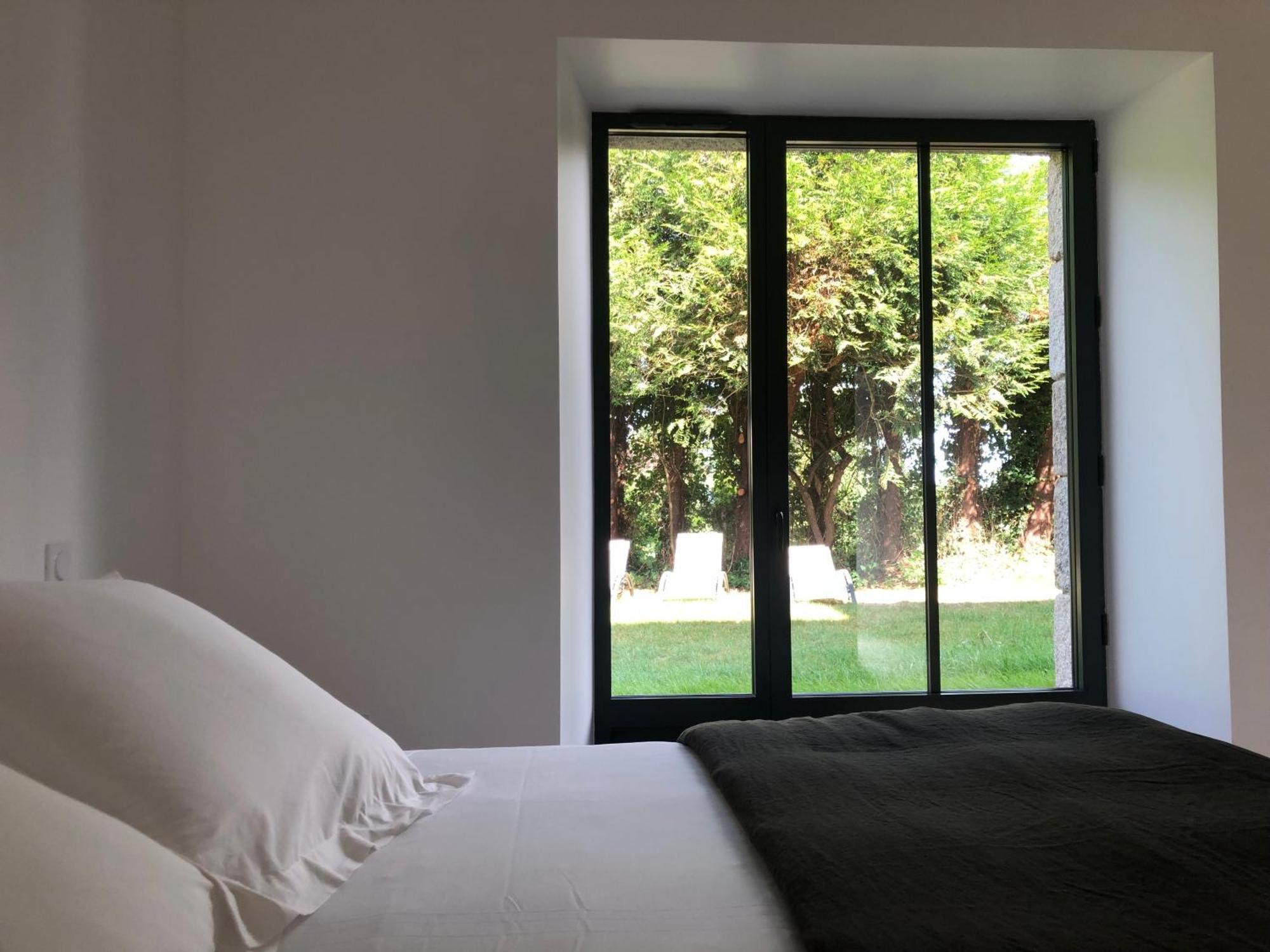 Les Ecolodges Sous Le Phare Louannec Esterno foto
