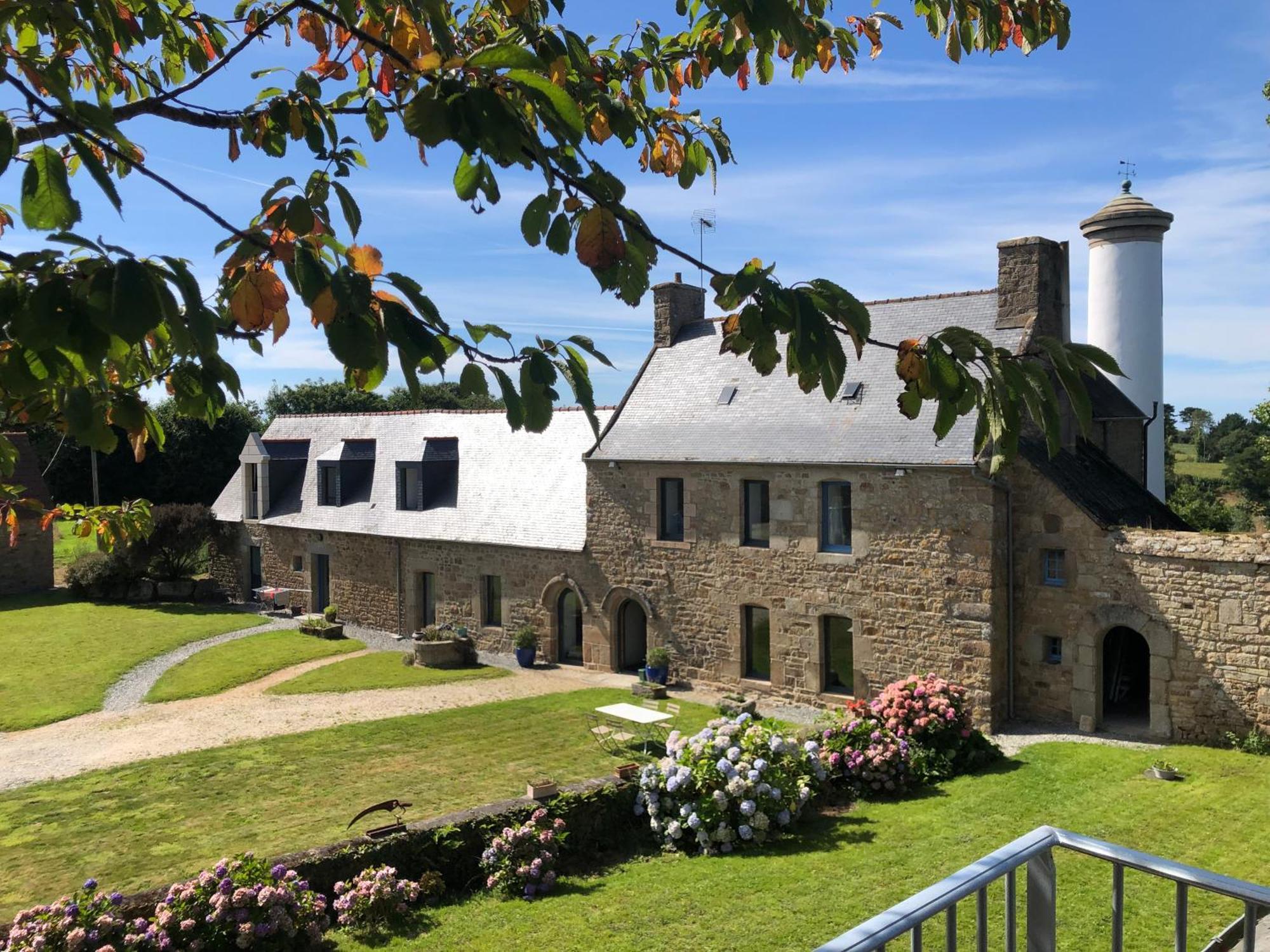 Les Ecolodges Sous Le Phare Louannec Esterno foto