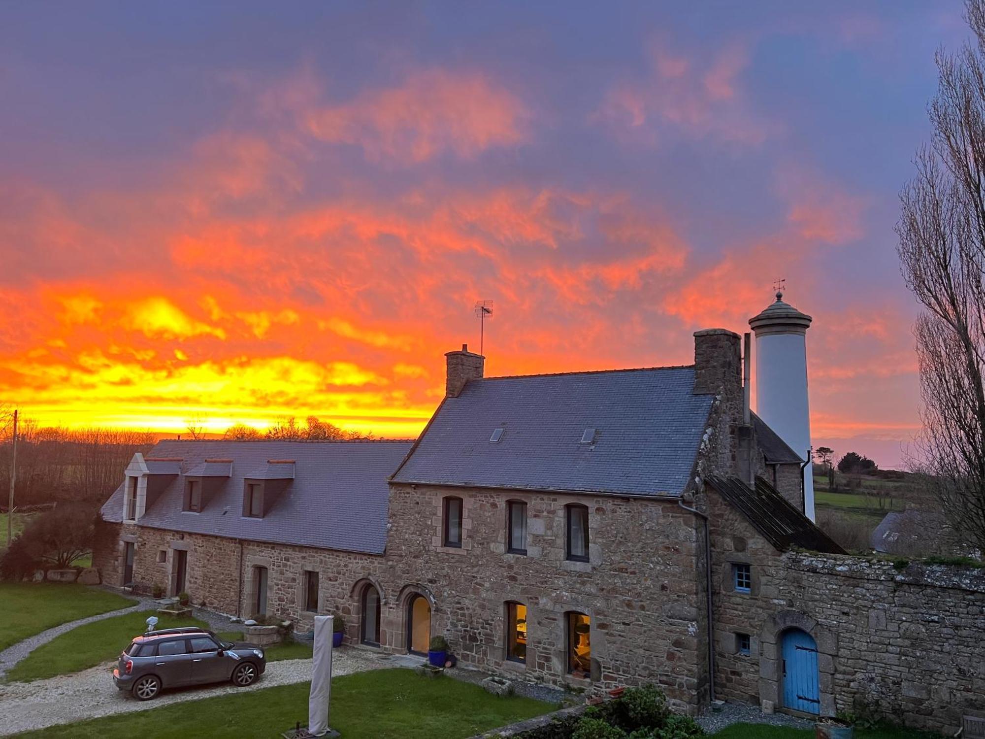Les Ecolodges Sous Le Phare Louannec Esterno foto