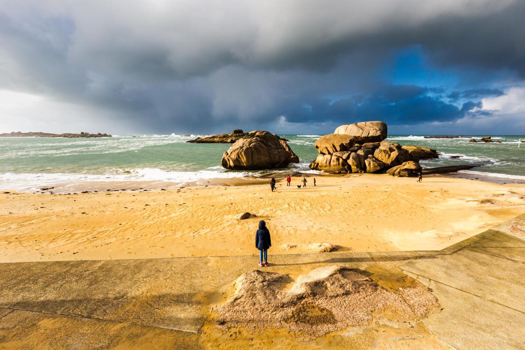 Les Ecolodges Sous Le Phare Louannec Esterno foto