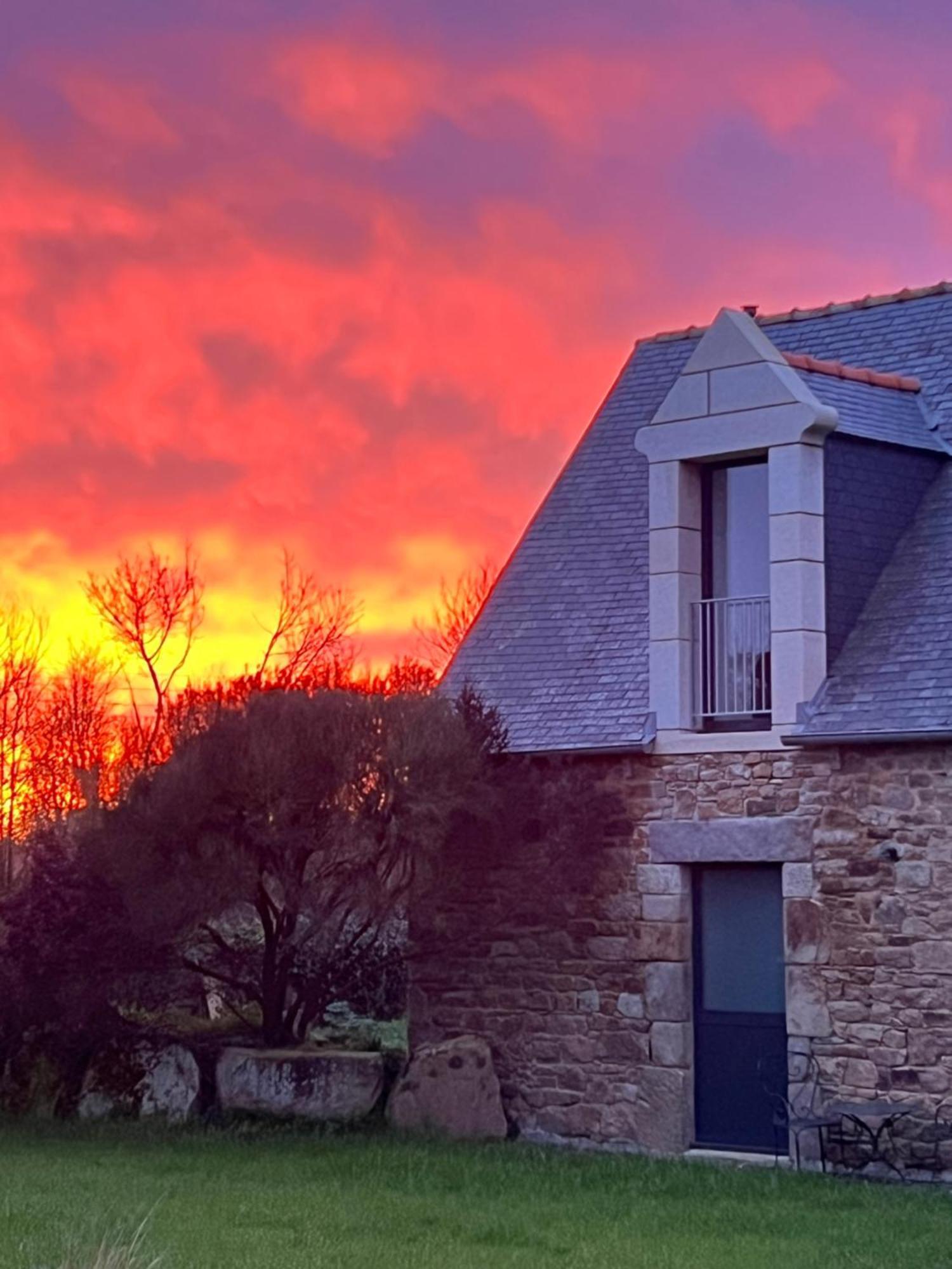 Les Ecolodges Sous Le Phare Louannec Esterno foto
