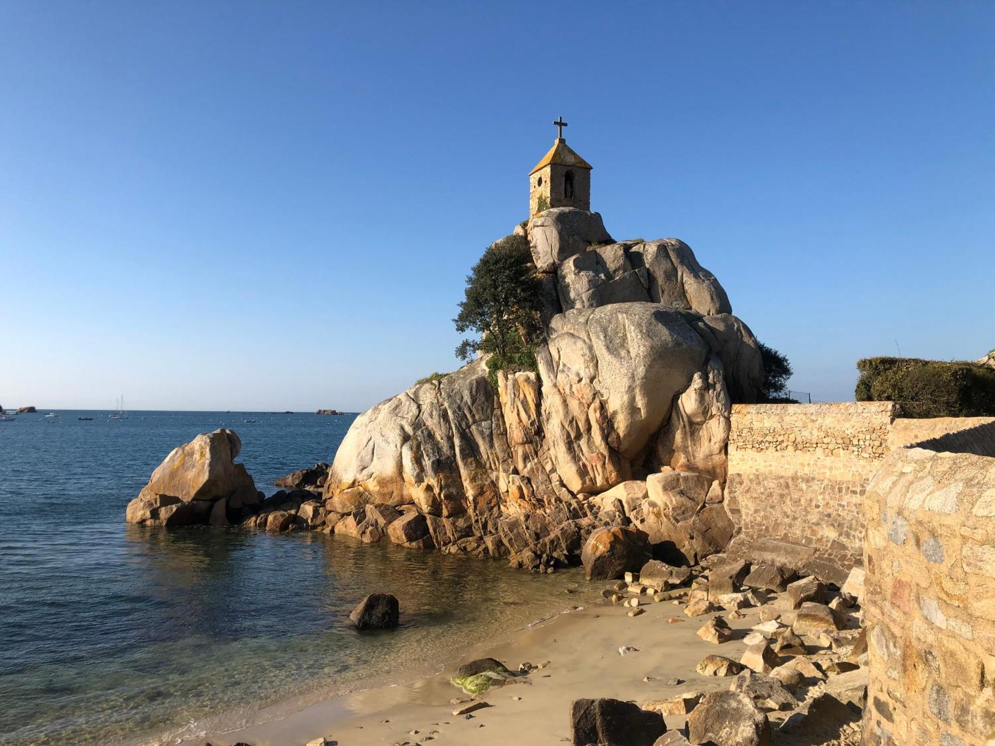 Les Ecolodges Sous Le Phare Louannec Esterno foto
