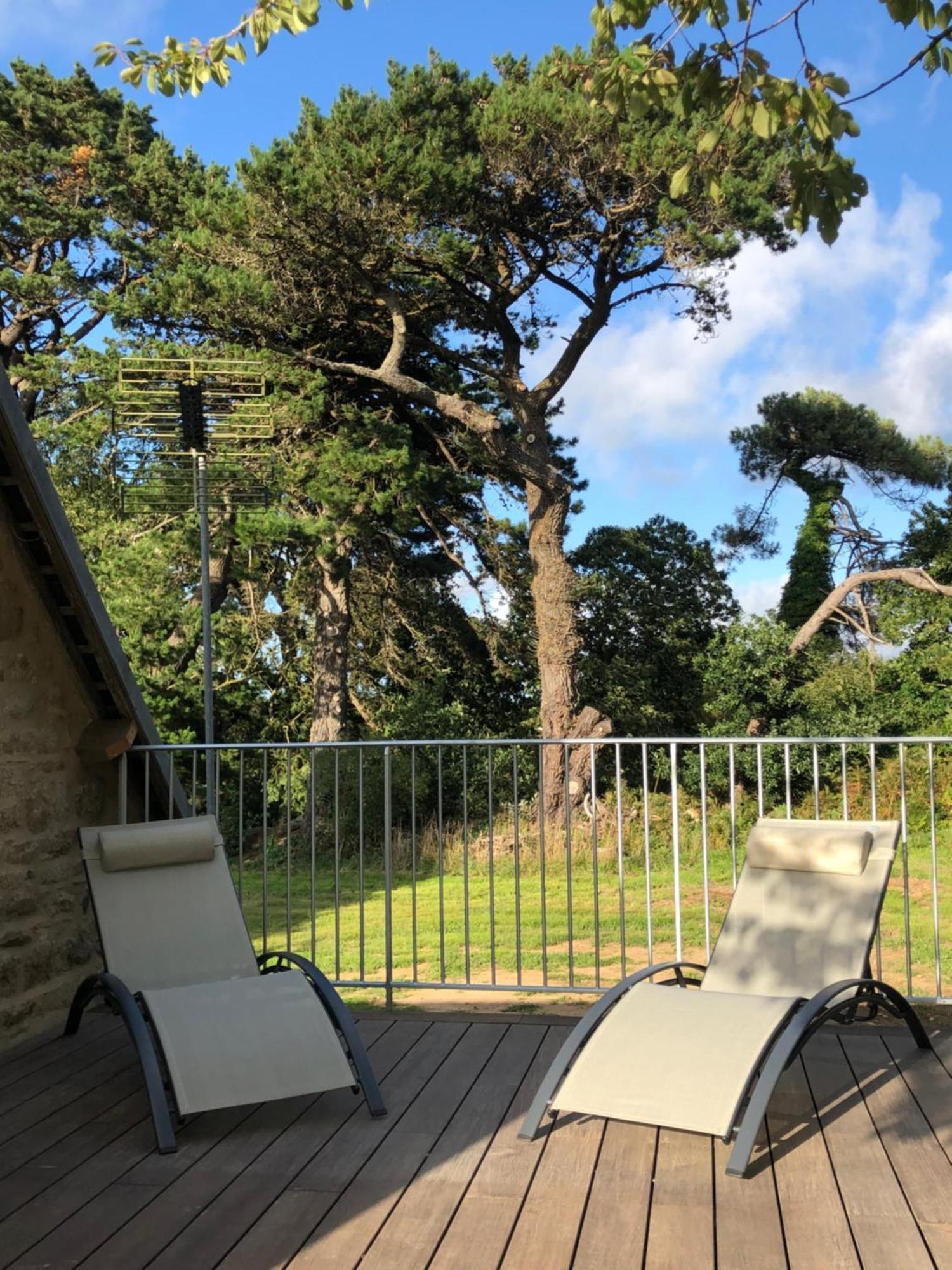 Les Ecolodges Sous Le Phare Louannec Esterno foto